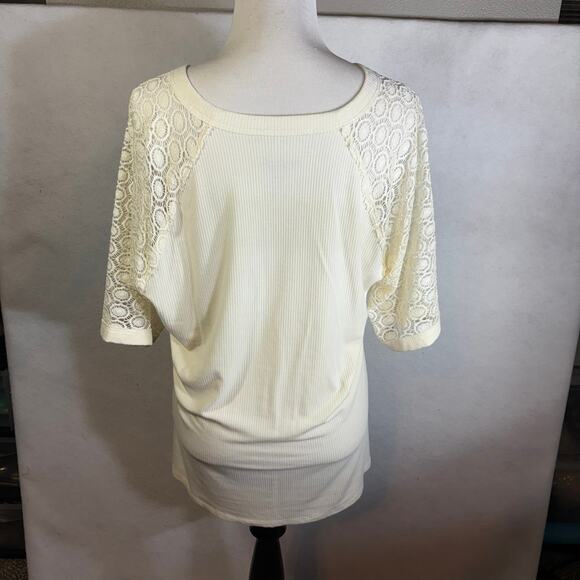 Torrid Fitted Super Soft Rib Lace Inset Raglan Henley  Cream Size 3 - Picture 2 of 6